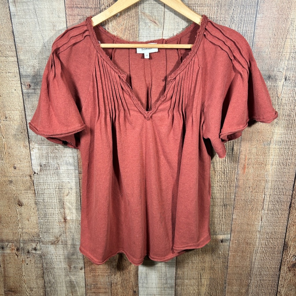 Böhme Flutter Sleeve Pintuck Blouse Rust Orange Raw Edge Split V-Neck Tee Medium